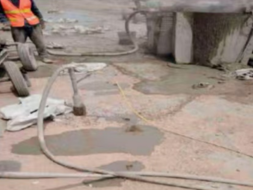 吉州水泥混凝土路面板底注浆技术 路面脱空注浆整治方案